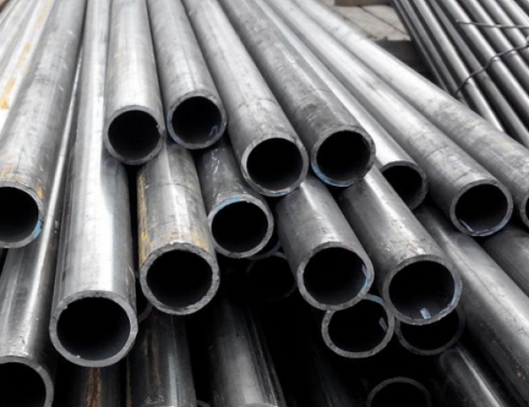 Труба стальная ВГП неоцинкованная обыкновенная с короткой резьбой Ст15 165х4,5 мм ГОСТ 3262-75 фото